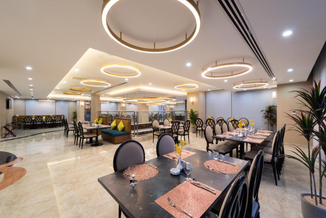 Warwick Riyadh Al Wezarat Exterior foto